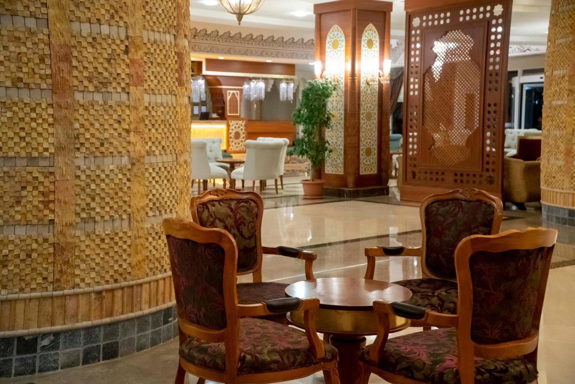 Adalya & Adults Only Rezort Side